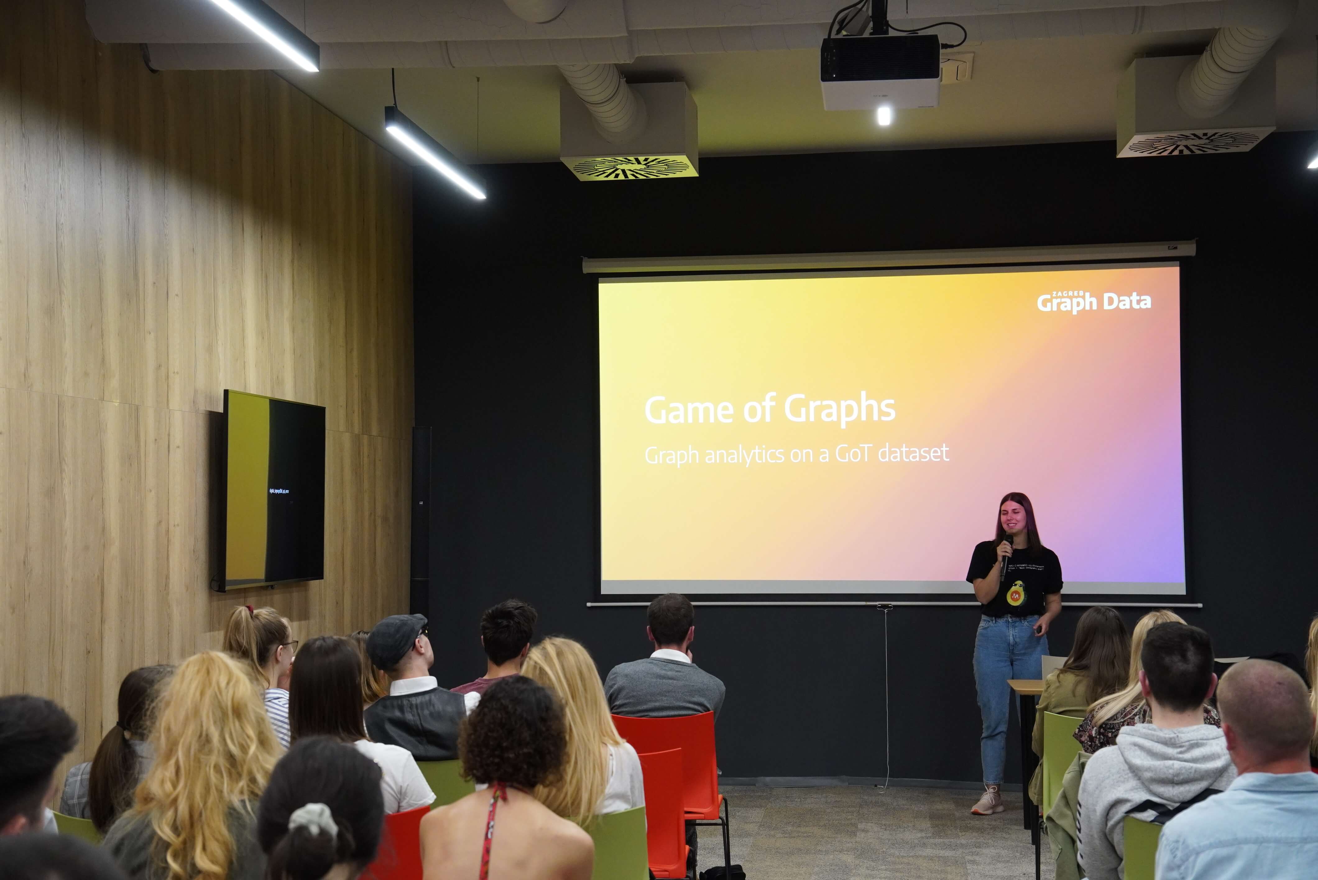 graph-data-zagreb-3-katarina-presenting